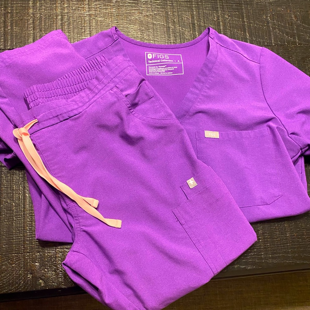 Figs ultra violet scrubs